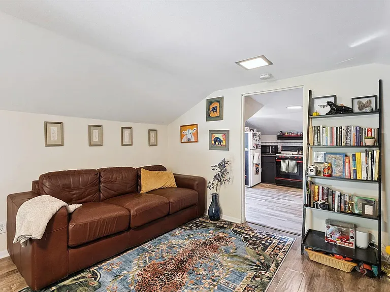 142 Langdon Ave NE #2 — Photo 8
