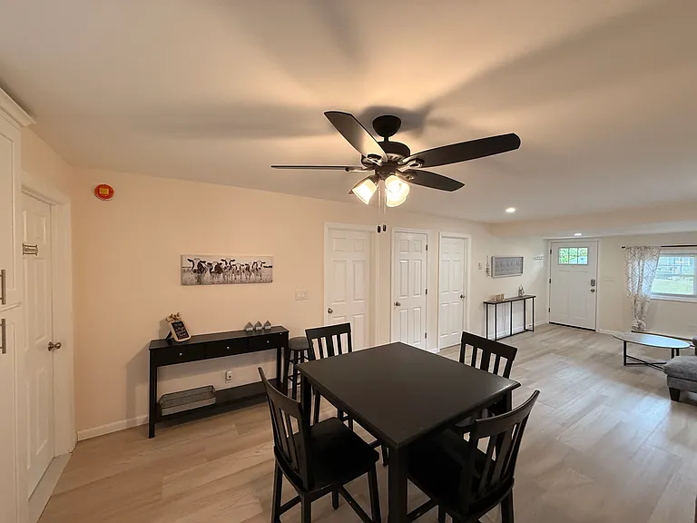 129 Westbury Dr — Photo 4