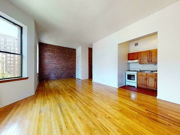 2nd image of 310 W 80th St APT 6B