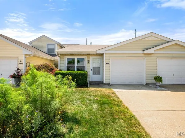 2909 Cloverwoods Ln, Saint Peters, MO 63376