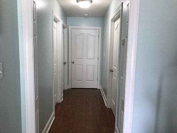 3rd image of 710 Yellowwood Ct