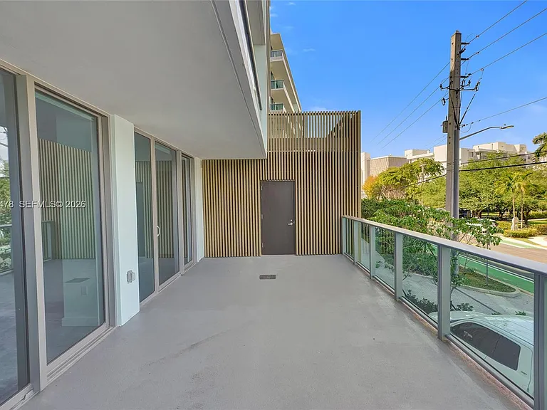 9221 E Bay Harbor Dr #210 — Photo 25