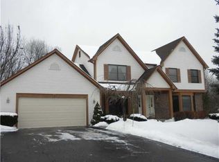 7 Norbrook Rd, Fairport, NY 14450