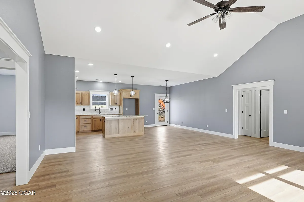 Building Photo - 913 Samthea Dr