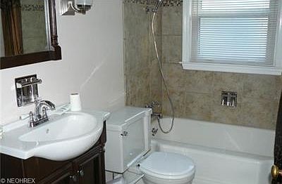5th image of 239 Bloor St