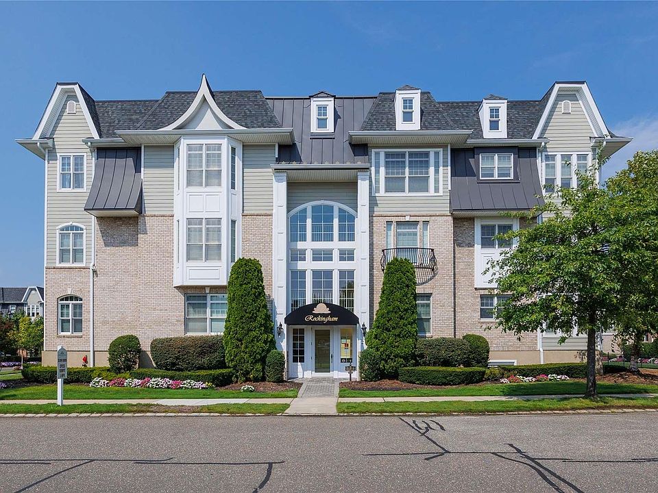 1st image of 907 Roosevelt Way #907