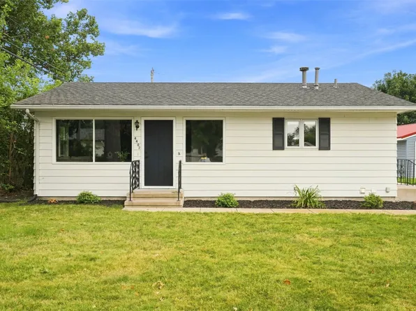 4402 Lee St NE, Cedar Rapids, IA 52402