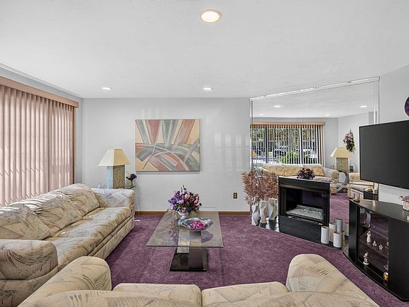3rd image of 195 Falmouth Road APT 9C