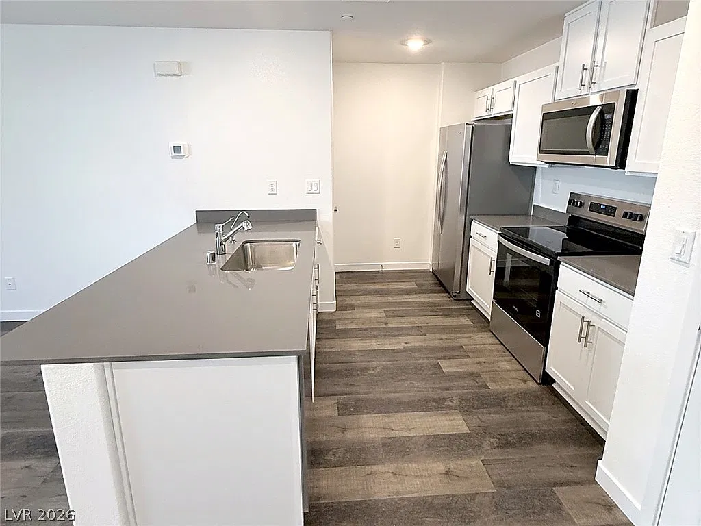 3 bed, 2.5 bath, 1309 sqft, $2,250 — Photo 2
