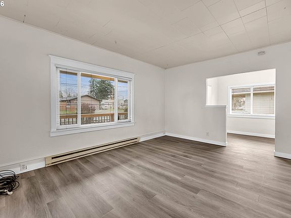 5th image of 647 SE Russell St