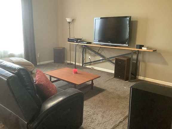 5th image of 221 L St NE