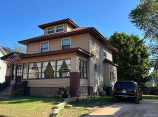 810 N 3rd St, Ishpeming, MI 49849