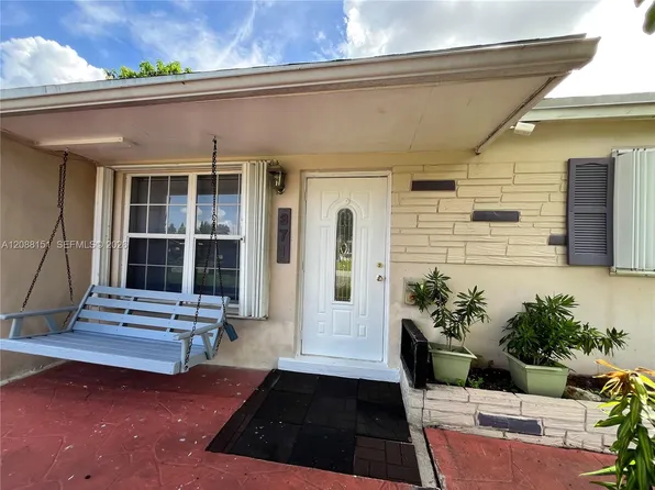 371 SW 67th Ter, Pembroke Pines, FL 33023