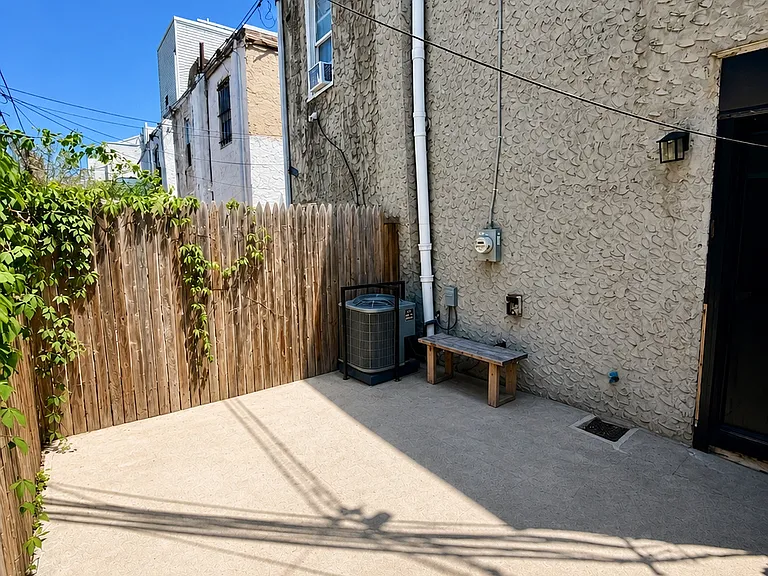 2802 W Agate St — Photo 17