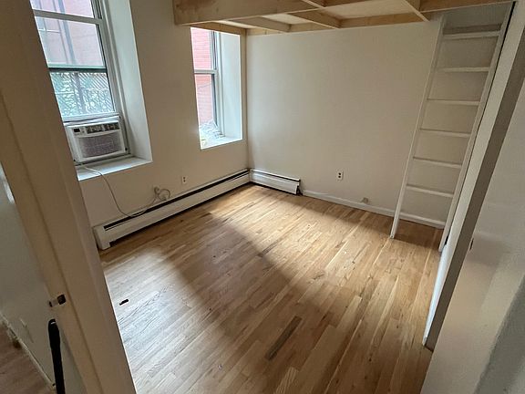 5th image of 745 E 6th St APT 1D