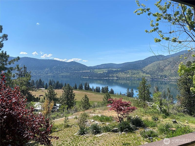 2nd image of 553 Summit Boulevard