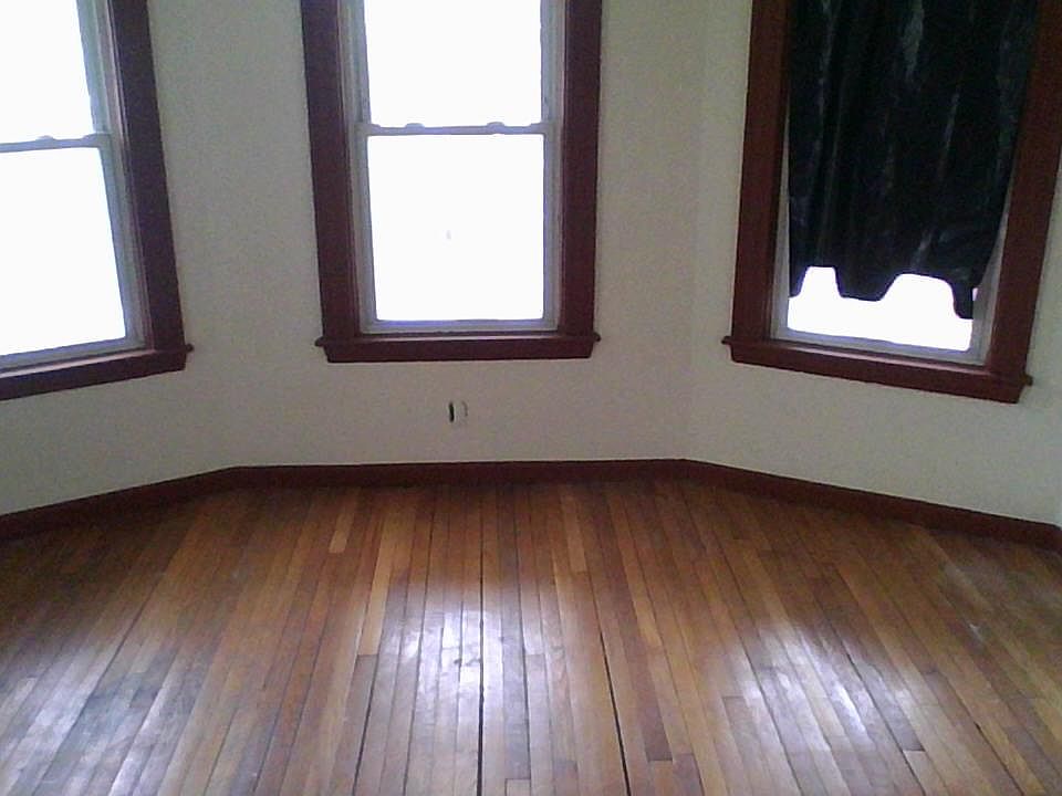 Master bedroom; 4 windows; corner closet