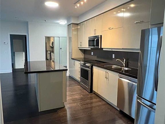 5th image of 90 Stadium Rd #908