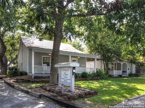 1st image of 424 Comal Ave
