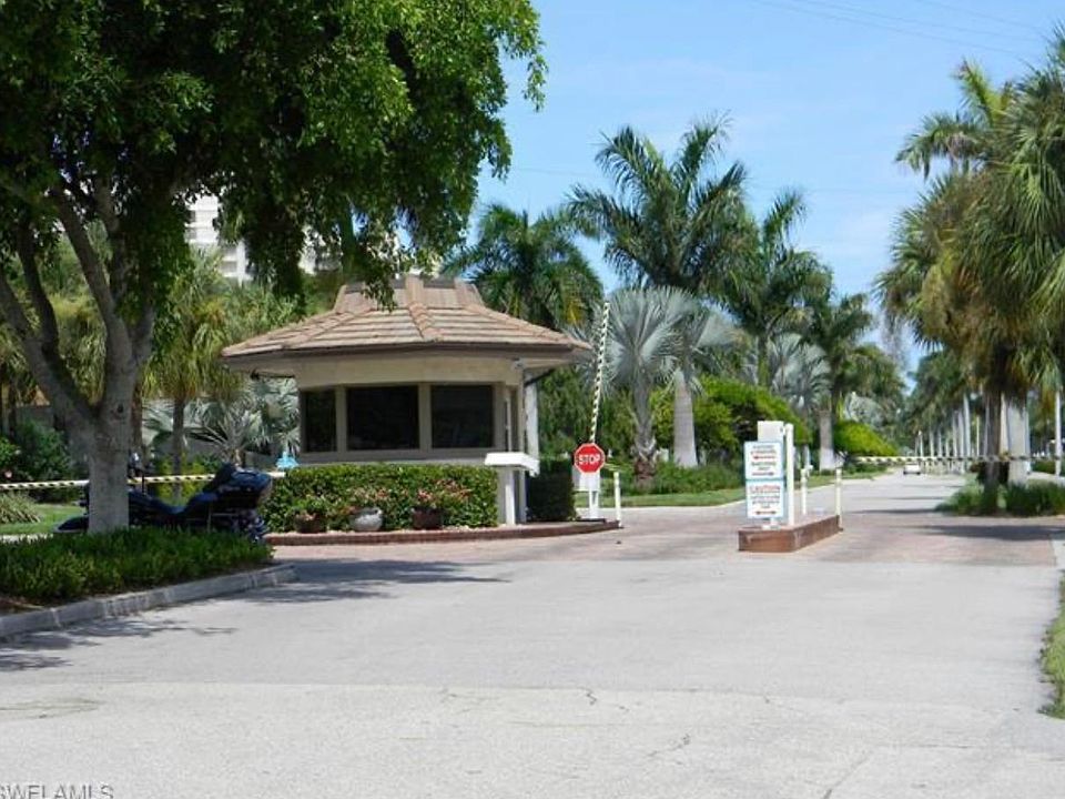 1st image of 320 Seaview Ct APT 1703