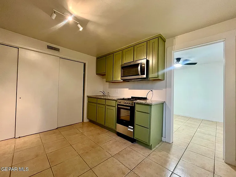 1203 Madeline Dr #B — Photo 5