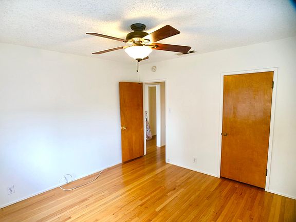 3rd image of 9923 Live Oak Ave