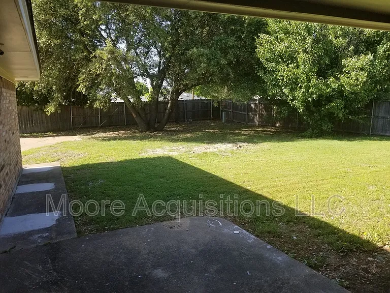 1833 Skyline Dr — Photo 18