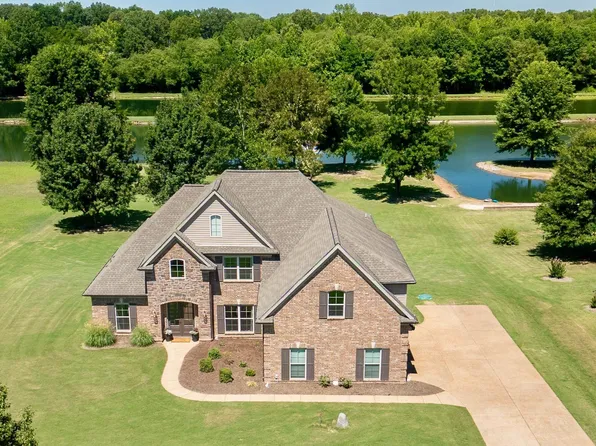 175 Lake Pointe Cv, Rossville, TN 38066