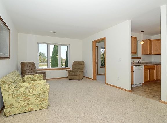 3rd image of 30 Heritage Ln