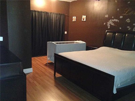 4th image of 1068 SW 42nd Way