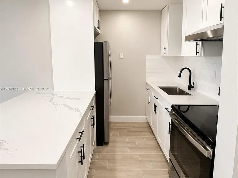 1530 SW 2nd St #307 — Photo 2