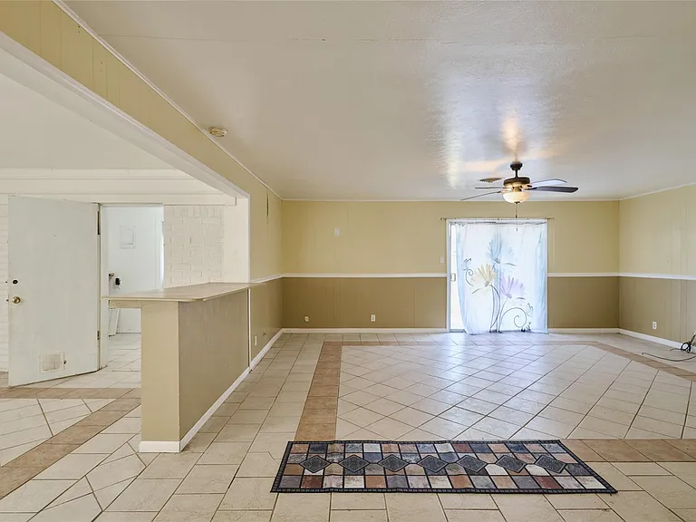 203 Paul Knox St — Photo 17