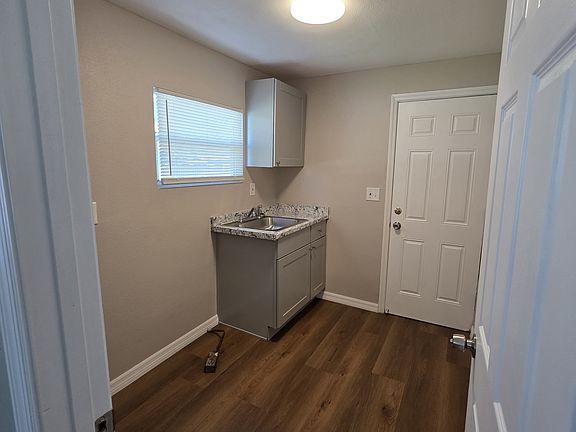 4th image of 737 1/2 W Robinson St