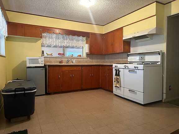 2nd image of 209 N Seymour Ave