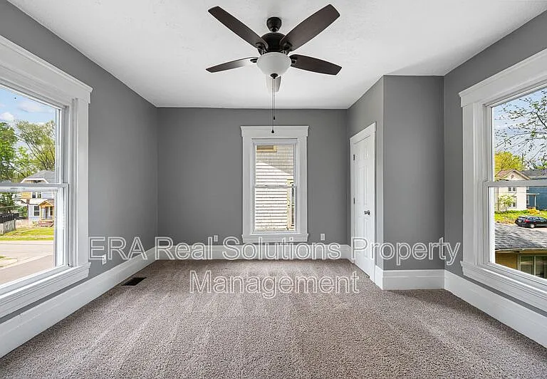 4616 Ward St — Photo 31