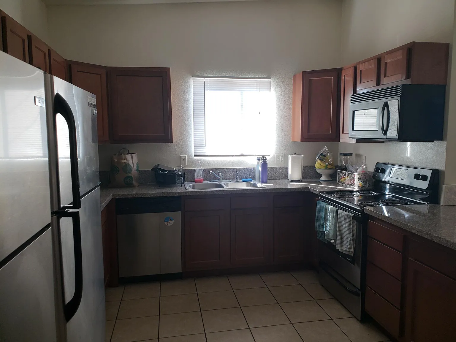 5 bed, 1801 sqft, $3,475 — Photo 2