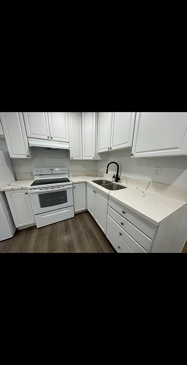 1st image of 10661 Fern Ave