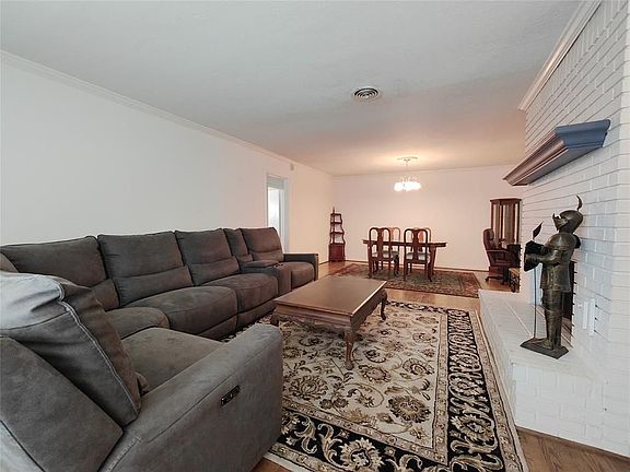 5th image of 4039 Underwood St