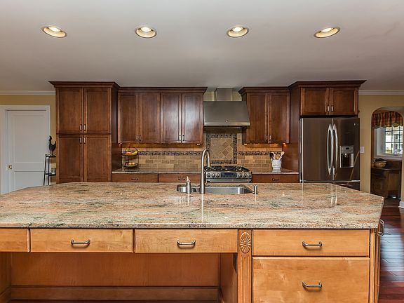 Gourmet Eat-In Kitchen