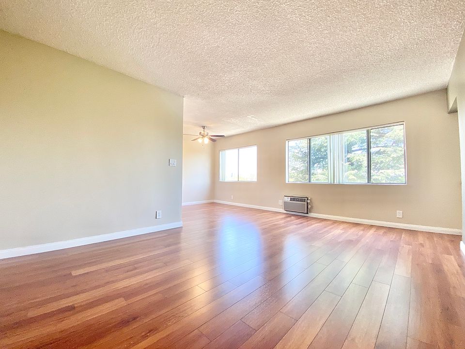 1st image of 14335 Burbank Blvd APT 20