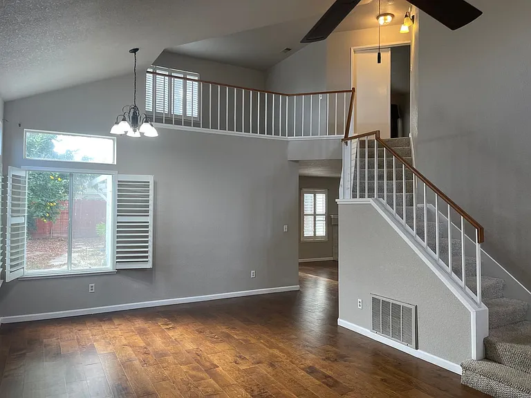 2234 Prestwick St — Photo 5