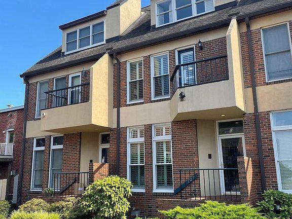 2nd image of 127 Crawford Pkwy #14