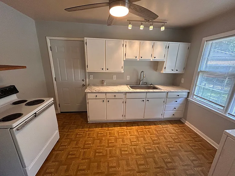 4107 Arlington Cir NW — Photo 8