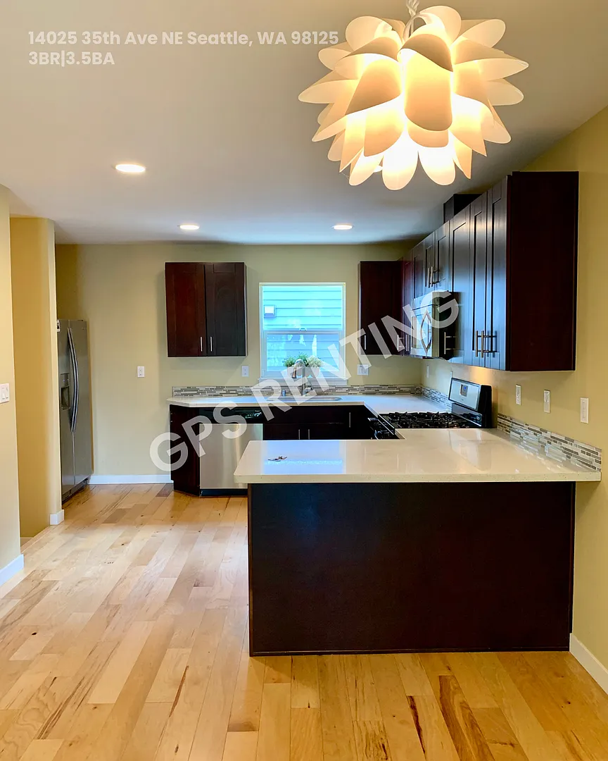 3bd tri-level townhouse in Lake City — Photo 3