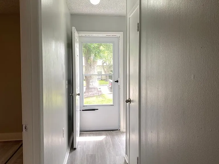 12421 Trailing Oaks St — Photo 3