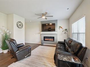 917 Maywood Ln, Waukee, IA 50263