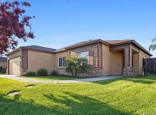 400 Derbyshire Dr, Bakersfield, CA 93307