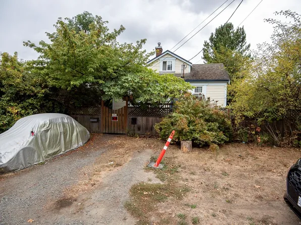 3814 Rowland Ave, Saanich, BC V8Z 1X7