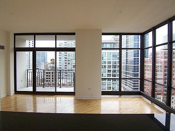 2nd image of 1322 S Prairie Ave Unit 1213