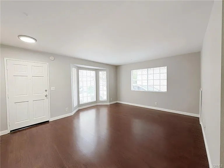 877 S Greenwood Ave — Photo 5